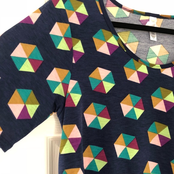LuLaRoe Tops - LuLaRoe Perfect T